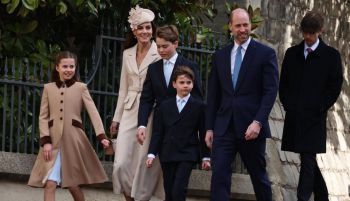 La familia real británica asiste a la misa de Pascua