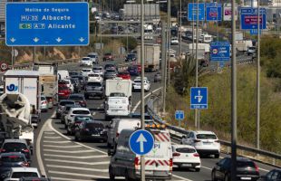 Retenciones y tráfico lento hacia las grandes ciudades en la vuelta de Semana Santa
 