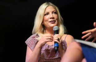 Tori Spelling sufre un accidente de tráfico cuando viajaba con siete niños