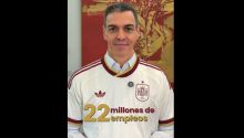 Sánchez se enfunda la camiseta de la Selección para adelantar los datos de afiliación a la Seguridad Social
