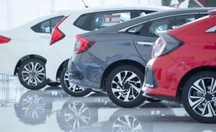 Las matriculaciones de coches en España crecen un 7,6% en 2026 con la electrificación disparada