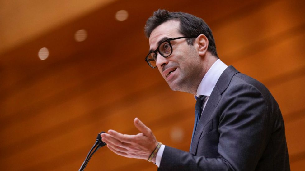 Bruselas advierte de que la rebaja del 10% del IVA de los carburantes va contra la normativa europea