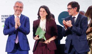 La argentina Samanta Schweblin gana el polémico Premio Aena de Narrativa