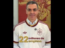 Sánchez se enfunda la camiseta de la Selección para adelantar los datos de afiliación a la Seguridad Social