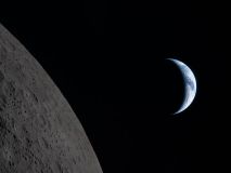 Orión vuelve a la Tierra después de sobrevolar la cara oculta de la Luna