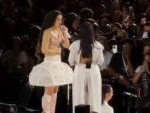 Rosalía canta con Carminho un fado en Lisboa y habla en chino en el confesionario