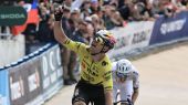 París-Roubaix. Van Aert sorprende a Pogacar y es el nuevo rey del 'Infierno del norte'