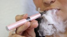 Cigarrillos electrónicos: hallan toxinas ocultas que dañan los pulmones