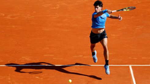 Conde Godó. Alcaraz inicia la reconquista de Barcelona sin brillar y con susto