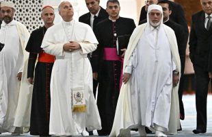 El Papa visita la Gran Mezquita de Argel y hace un llamamiento al respeto mutuo
