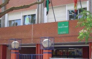Una menor herida de bala cuando estaba en el patio de su colegio en Badajoz