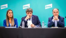 Junts se escuda en el catalán para lanzar una ofensiva contra el decreto de regularización