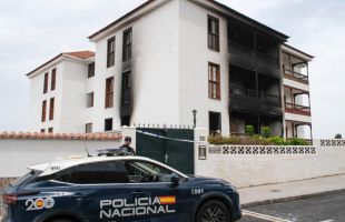 
Ascienden a cuatro los muertos por el incendio de un edificio en Tenerife
 