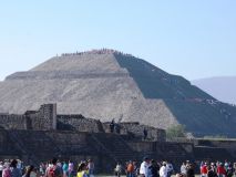 Dos muertos y 13 heridos en un tiroteo en Teotihuacán, epicentro del turismo en México