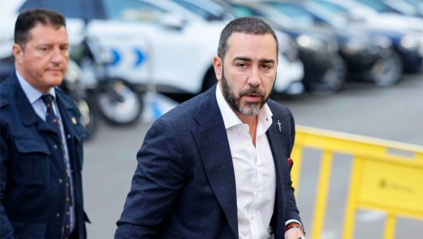 El exconsejero delegado de Globalia niega el pago de 500.000 euros en efectivo a Transportes para conseguir el rescate de la aerolínea.