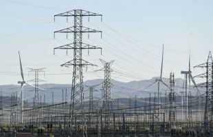 El accidente de un camión deja sin electricidad a 14.000 usuarios de Requena y Utiel
 