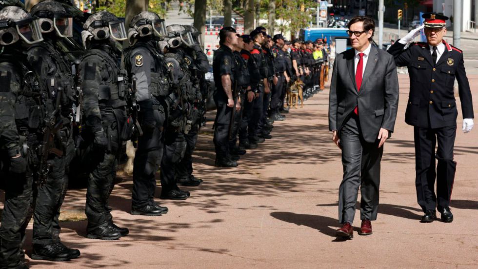 El Govern enfada a los profesores al anunciar que desplegará mossos de paisano en las escuelas catalanas