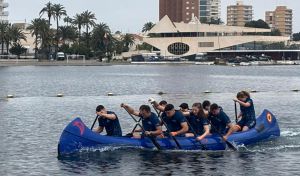 La Princesa Leonor participa en una regata universitaria de piragüismo en el Mar Menor