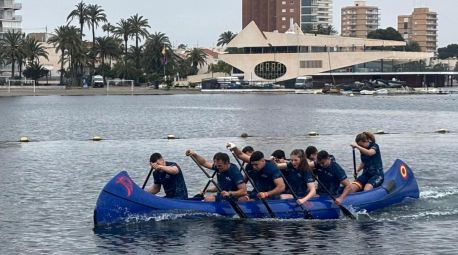 La Princesa Leonor participa en una regata universitaria de piragüismo en el Mar Menor