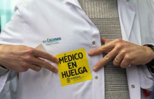 Huelga de médicos: piden a Sánchez que asuma la negociación porque Mónica García no es una interlocutora 'válida'