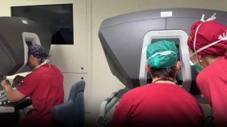 La Paz usa por primera vez un robot para reconstruir una mama con tejido abdominal