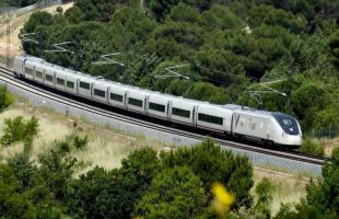 Retrasos en trenes de alta velocidad entre Madrid-Andalucía y Toledo por una incidencia