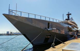 El megayate de Steven Spielberg atraca en el Puerto de Tarragona