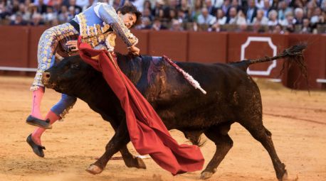 Roca Rey recibe el alta médica cinco días después de una grave cornada de 35 centímetros
 