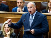 Tellado reprocha el 'silencio cómplice' de Díaz: 'Forma parte de un Gobierno de chorizos y corruptos'