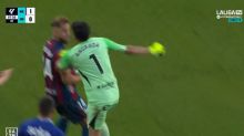 El brutal puñetazo le cuesta a Andrada una de las mayores sanciones de la historia del fútbol español