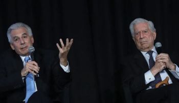 El hijo mayor de Mario Vargas Llosa hereda el título de marqués de su padre