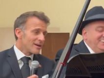 Macron sorprende al cantar La Bohéme acompañado por el presidente armenio al piano