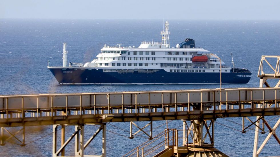 El crucero con el brote de hantavirus hará escala en Canarias