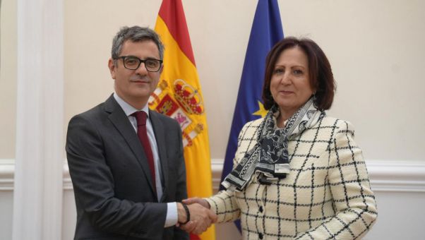 El líder popular defiende la 'independencia y profesionalidad' del fiscal anticorrupción José María Luzón frente a la fiscal general.