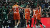 Euroliga. El Valencia conquista Atenas y fuerza el cuarto partido ante el Panathinaikos