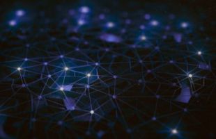 Miden las distancias cósmicas mediante el análisis de imágenes de supernovas