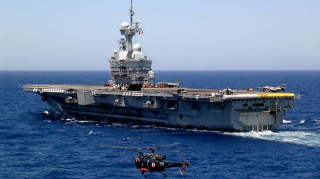 Francia envía su portaviones nuclear al estrecho de Ormuz para preparar una operación defensiva
