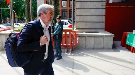 El presidente canario, tras reunirse con García: 'El buque no atracará, solo fondeará'