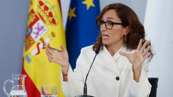 Robles y la ministra de Sanidad discrepan sobre la cuarentena de los españoles y Clavijo exige garantías de seguridad.