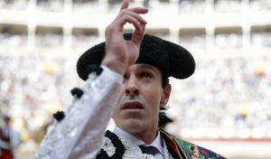 San Isidro comienza generoso con otra holgada salida a hombros de Talavante