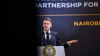 Macron interrumpe enfadado la cumbre francoafricana para pedir silencio al público