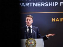 Macron interrumpe enfadado la cumbre francoafricana para pedir silencio al público