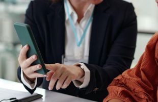 La ciudadanía reclama una protección efectiva de sus derechos en el mundo digital