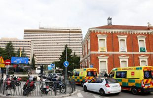 Sanidad estudiará si los españoles del Gómez Ulla pueden terminar la cuarentena en casa