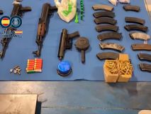 Rifles de asalto y granadas: así custodian ahora los narcos sus alijos en España