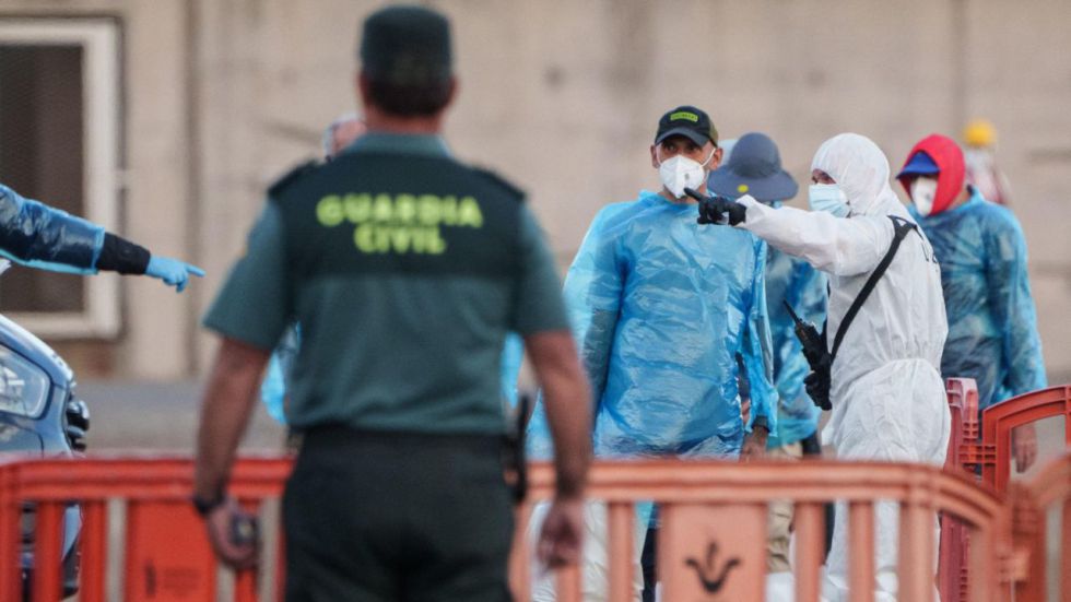 Guardias civiles piden investigar las circunstancias de la muerte de un agente durante la escala del Hondius