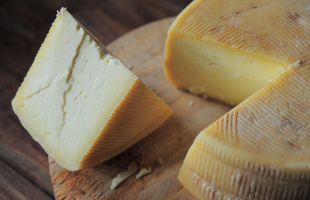 Alerta por la presencia de listeria en varios quesos de vaca