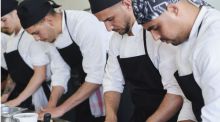 Jóvenes en riesgo de exclusión encuentran su camino en el restaurante Villa Retiro