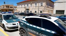 El guardia civil del cuartel de Dolores disparó a su mujer e hijo en sus camas