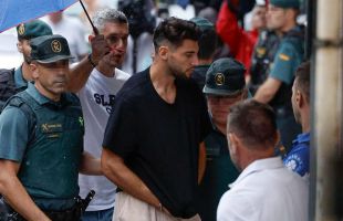 El futbolista Rafa Mir será juzgado el jueves en Valencia por agresión sexual y lesiones